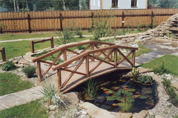 Садовый мостик - одна из разновидностей малых архитектурных форм